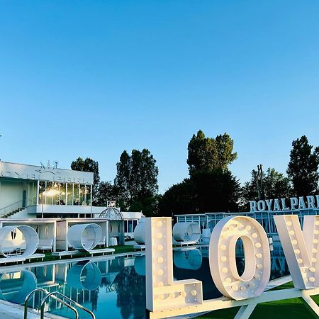 Hotel Royal Park Complex Bascov Esterno foto