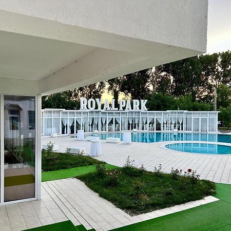 Hotel Royal Park Complex Bascov Esterno foto