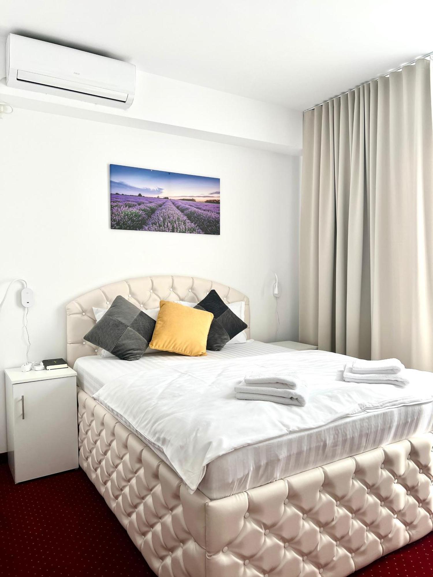 Hotel Royal Park Complex Bascov Esterno foto