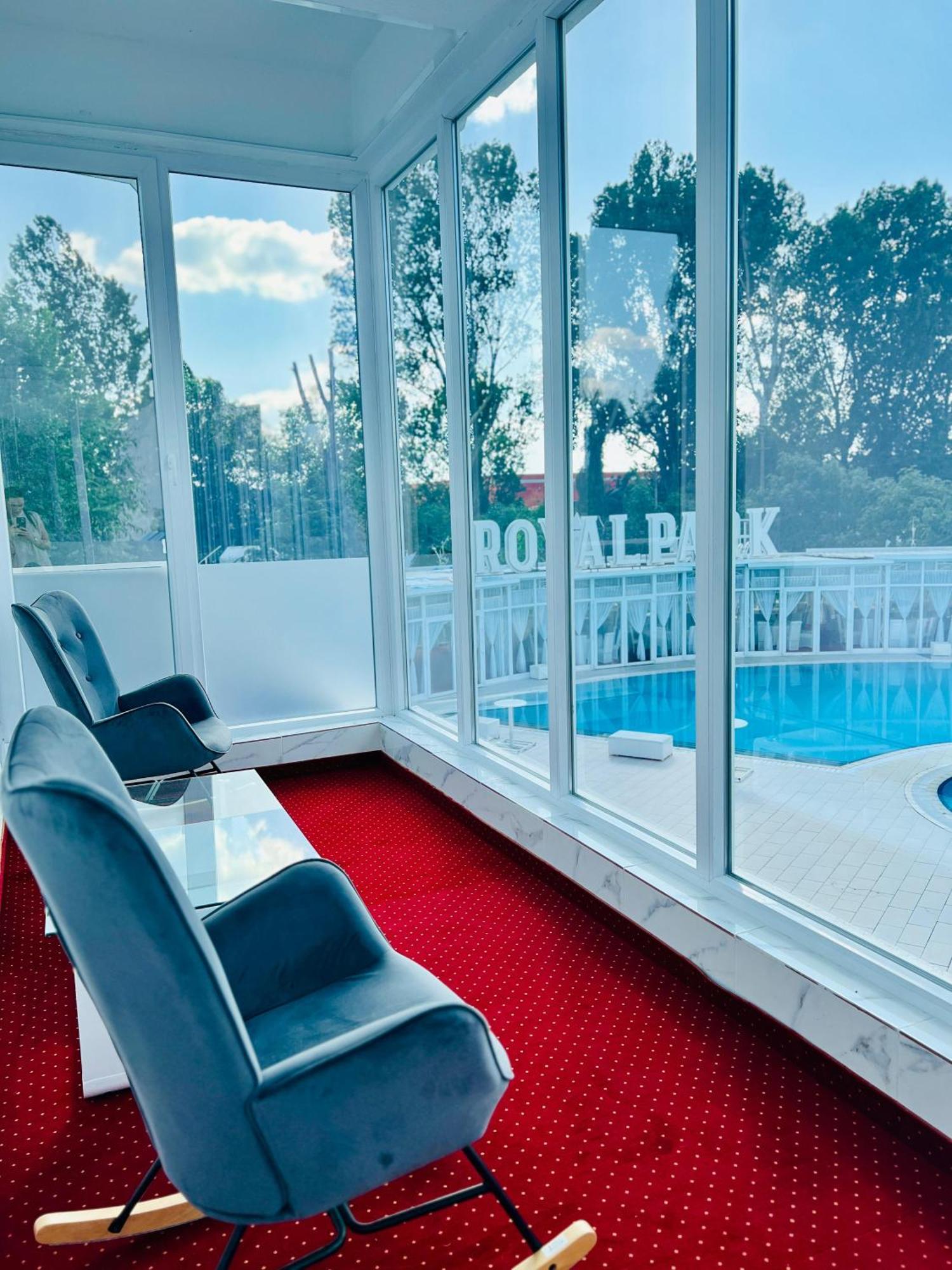 Hotel Royal Park Complex Bascov Esterno foto