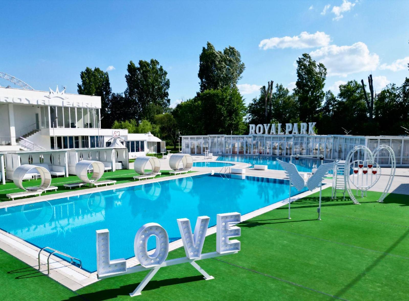Hotel Royal Park Complex Bascov Esterno foto